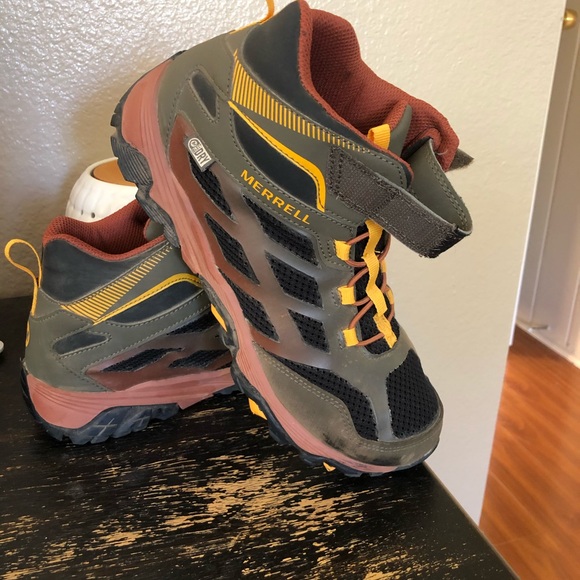 ✨Merrell Kids Hiking Shoes✨ - Picture 2 of 8